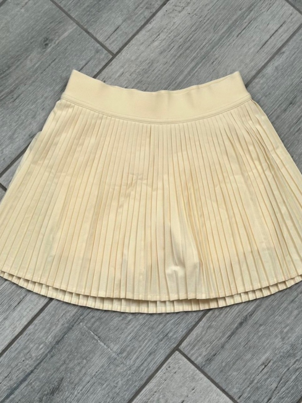 Lululemon Butter Cream Varsity High Rise Pleated Tennis Skirt - Picture 1 of 4
